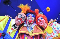 साहित्य का ‘आइटम स्वांग’