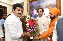 महाराष्ट्र: उद्धव के मंत्री के स्वागत में जुटे 10 हजार लोगों पर केस दर्ज पर मंत्री का नाम नहीं, टिकटॉक गर्ल आत्महत्या केस में भी घिरे हैं संजय राठौड़