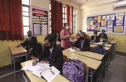 UP School Reopening: उत्तर प्रदेश में इस तारीख से खुलेंगे स्कूल, इन गाइडलाइन का करना होगा पालन