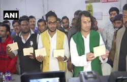 चारा घोटाले के आरोपी पिता को छुड़ाने के लिए तेजप्रताप की गुहार, 50,000 ‘आजादी पत्र’ राष्ट्रपति को भेजा