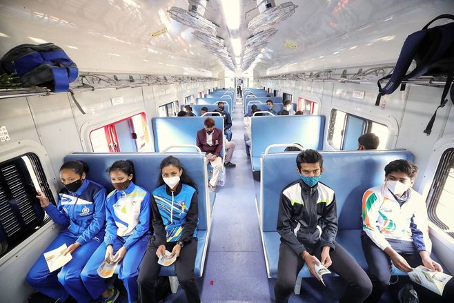 Indian Railways, IRCTC: रेल मंत्रालय ने प्लेटफॉर्म टिकट के रेट में हुए इजाफे पर दी ये जानकारी, आप पर सीधा असर
