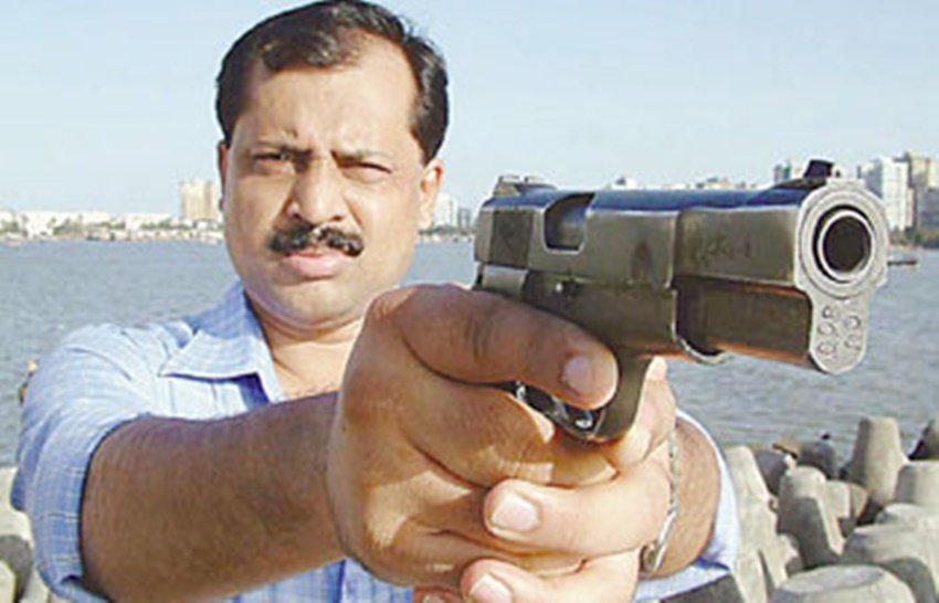 sachin wazhe wiki bio, mukesh ambani, antillia bomb case