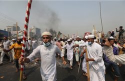 PM मोदी के दौरे के बाद बांग्लादेश में हिंसाः मंदिरों, ट्रेन पर किए गए हमले, 12 की मौत