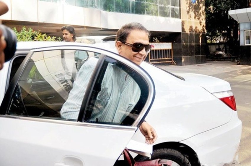 भारतीय क्रिकेट टीम के विस्फोटक बल्लेबाज औऱ कप्तान रहे सुनील गावस्कर के पास कई कारें हैं। लेकिन वह अकसर अपनी  BMW 5-Series कार में नजर आते हैं।