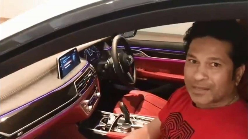 सचिन तेंदुलकर के पास BMW i8, BW X6M, BMW M5, BMW M3 के अलावा बीएमजब्लू की और भी कई कारें हैं। उनके पासFerrari 360 Modena और Mercedes-Benz C63 AMG भी है।
