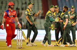 30 रन में पवेलियन लौटी इंग्लैंड लीजेंड्स की आधी टीम, केविन पीटरसन ब्रिगेड से आगे निकली जोंटी रोड्स की सेना