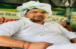 राकेश टिकैत की गैर-मौजूदगी में भतीजे गौरव संभालते हैं मंच, बोले- एग्रीमेंट कर लो, मैं चुनाव नहीं लड़ूंगा