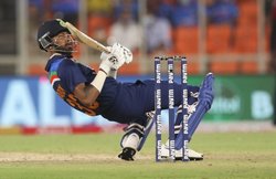 हार्दिक पंड्या ने बेन स्टोक्स की गेंद पर जड़ा ऐसा चौका; आईसीसी भी हुआ हैरान, किया यह कमेंट