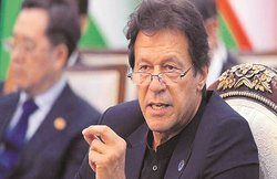 कोरोना संक्रमित होने पर भी इमरान ने की बैठक, सोशल मीडिया में चर्चा; जनता और विपक्षी दलों ने की आलोचना