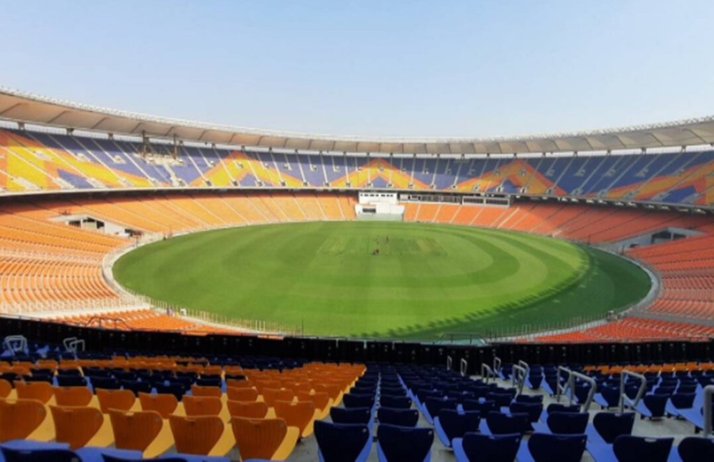 Narendra Modi Stadium, Punya Prasoon Bajpayee, पुण्य प्रसून बाजपेयी, Prasoon Bajpaye Slam Reliance, Adani, Journalist