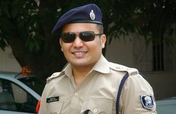 कभी परेशान शिवदीप लांडे ने मनु महाराज से मांगी थी मदद, कई बार सुर्खियों में रहे तेज-तर्रार IPS