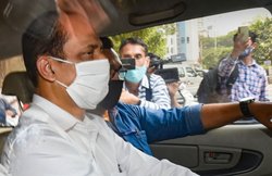 एंटीलिया केसः गिरफ्तारी के बाद सचिन वाजे सस्पेंड, Shivsena बोली- अर्णब के अरेस्ट होने के बाद से थे ‘BJP, केंद्र के टारगेट’