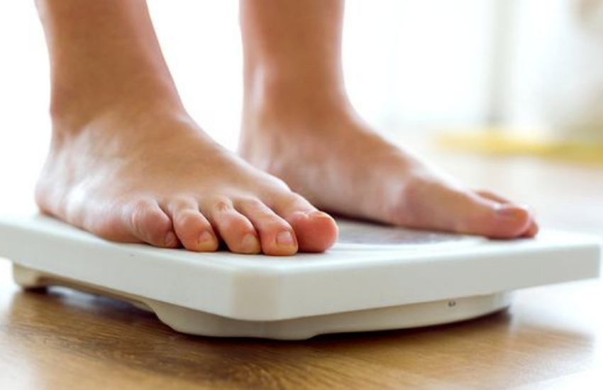 वेट कम करने के लिए लोग बहुत मेहनत करते हैं। रोज कई घंटों की मेहनत के बाद भी यदि आपका वेट कम नहीं हो रहा है तो आपको अपने एक्सरसाइज में कुछ बदलाव जरूर करना चाहिए।