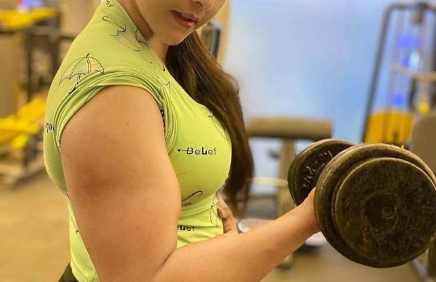 मिक्सअप एक्सरसाइज आपके हार्ट और लंग्स के अलावा पूरे बॉडी पर काम करती है। इसलिए जब भी आप वेट लॉस प्रोग्राम से जुड़ें तो अपने लिए मिक्सअप एक्सरसाइज का एक प्लान फिटनेस एक्सपर्ट से जरूर बनवा लें। (Photos: @indian_yoga_girls/instagram )