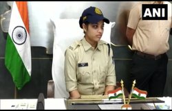 MP: एक दिन के लिए गृहमंत्री बनाई गईं कांस्टेबल मीनाक्षी वर्मा, CM की सुरक्षा का जिम्मा भी महिला सुरक्षाकर्मियों ने संभाला