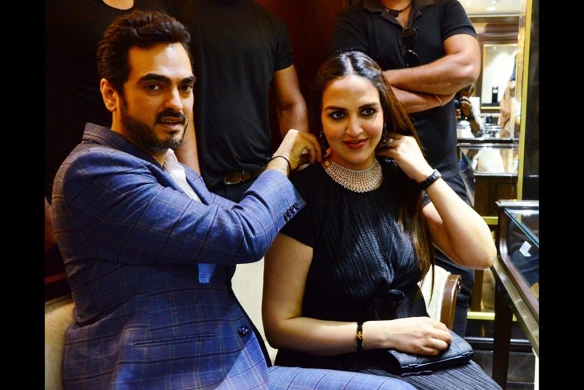 Hema Malini Sunny Deol Rift, Sunny Deol Stepmother, Dharmendra Wife