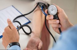 हाई ब्लड प्रेशर को कम करने में लाभदायक है होम्योपैथी, इन बातों का रखें विशेष ध्यान