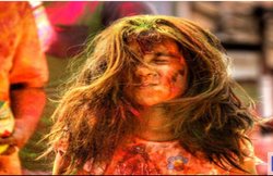 Hair Care: होली के रंगों से इस तरह करें बालों का बचाव, अपनाएं ये ब्यूटी टिप्स
