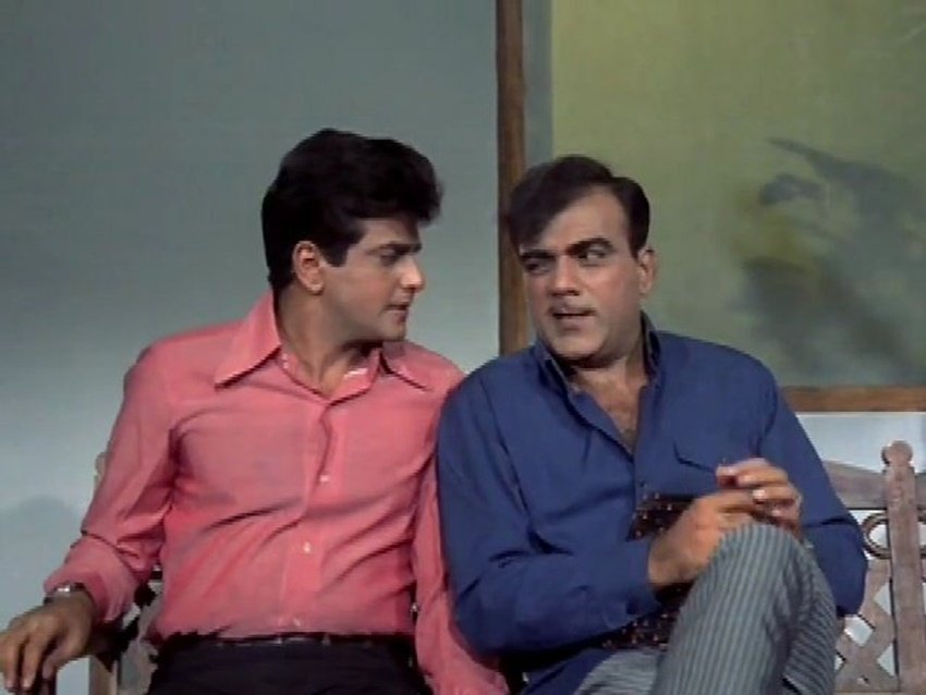 जितेंद्र ने बताया था- महमूद जीनियस कॉमेडियन थे। मुझे सीन करते हुए हंसी नहीं आ पा रही थी। तब महमूद ने मेरी हंसी को रियलिस्टिक बनाने के लिए ऐसा काम किया की मेरी हंसी छूट पड़ी।