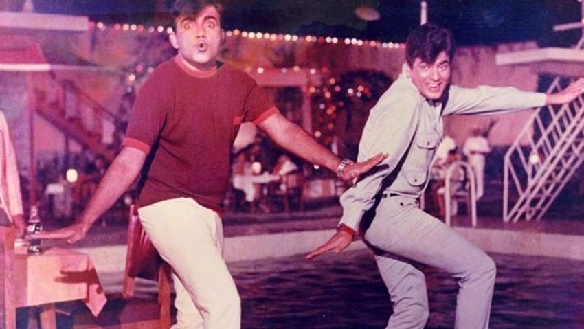 Jitendra and Mehmood: महमूद और जितेंद्र ने एक साथ कई फिल्मों में काम किया और असल जिंदगी में भी वे अच्छे दोस्त थे। शूटिंग के दौरान एक बार महमूद ने जितेंद्र को हंसाने के लिए अपनी पैंट भी खोल दी थी। जितेंद्र ने इस मजेदार किस्से को एक टॉक शो में सुनाया था।