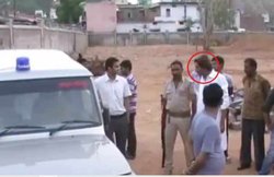 ट्रैक्टर रोकी तो सपा नेता ने ट्रेनी IAS को कहा दिया था ‘नया लड़का’, फिर मांगनी पड़ी माफी; अफसर मधुसूदन की कहानी…