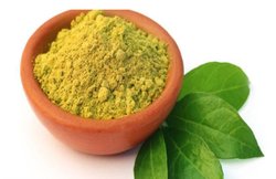 Hair Care: बालों में मेहंदी लगाते समय इन बातों का रखें खास ध्यान, वरना हो सकता है नुकसान