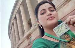 Navneet Kaur: पढ़ाई छोड़ शुरू कर दी थी मॉडलिंग, 5 भाषाओं पर है पकड़, यहां तक की है पढ़ाई