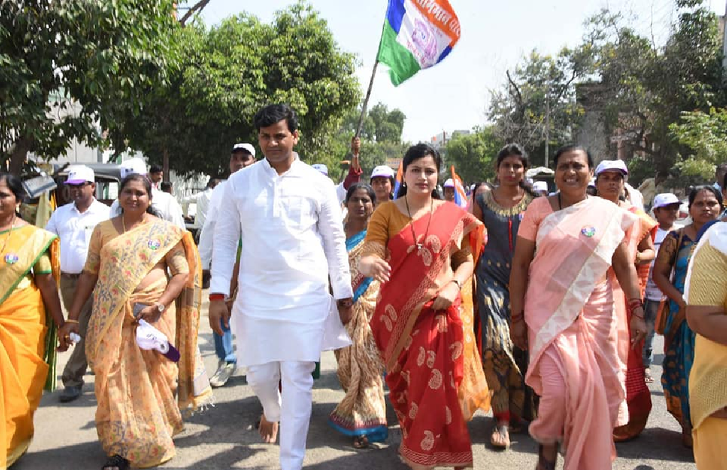 navneet rana, ravi rana, baba ramdev, punjabi actress, amrawati mp