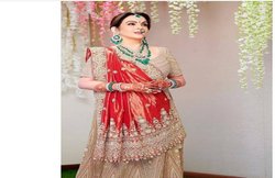 बेहद धार्मिक है अंबानी परिवार, लाल रंग के कपड़े पहनकर ही पूजा पर बैठती हैं नीता अंबानी; जानें वजह