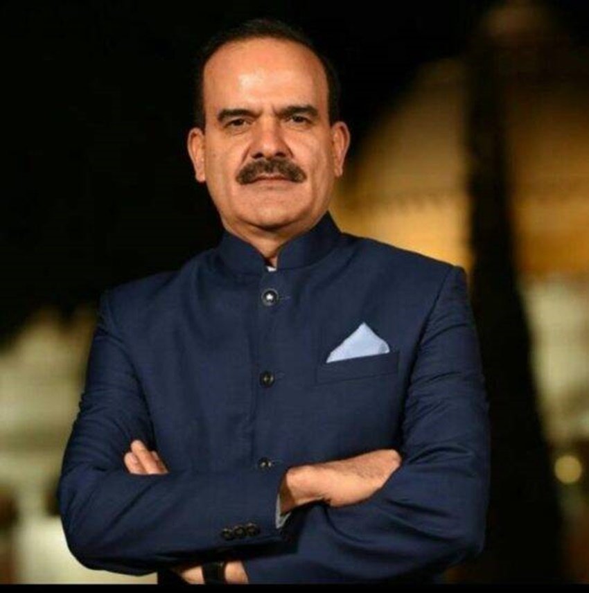 sachin wazhe wiki bio, mukesh ambani, antillia bomb case