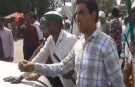 UP Bulandshahr, farmer protest, farmer meet, UP Police Inspectors, Inspectors car, sp anurag bhadauria