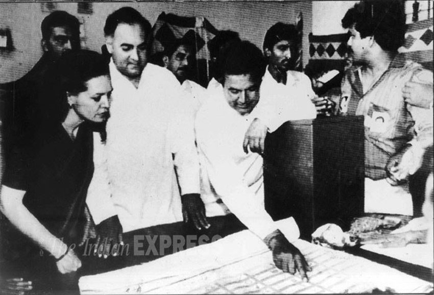 Rajesh Khanna life story, rajesh khanna politics, sonia gandhi