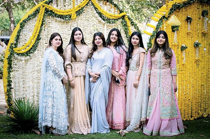 डिंपल यादव की बेटियों से भी राजलक्ष्मी यादव की काफी अच्छी बनती है।