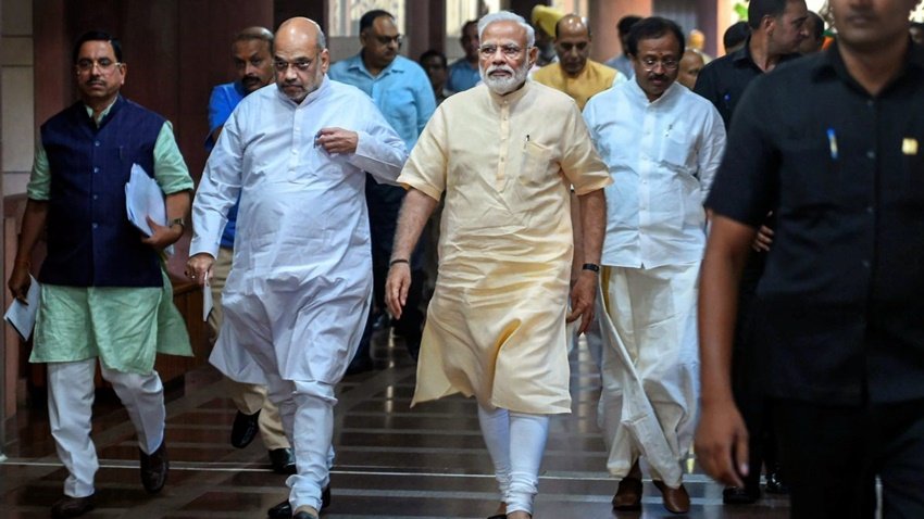 जवाब में अमित शाह ने कहा कि पछतावा कैसा। राजनीति में ये सब चलता है। दोनों ओर से बदजुबानियां होती हैं। ये तो खेल का भाग है। पछतावे जैसी कोई चीज नहीं है।