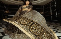 सारा अली खान ने लहंगे में दिखाया खूबसूरत अंदाज, इस डिजाइनर ने शेयर किए Photos और Video