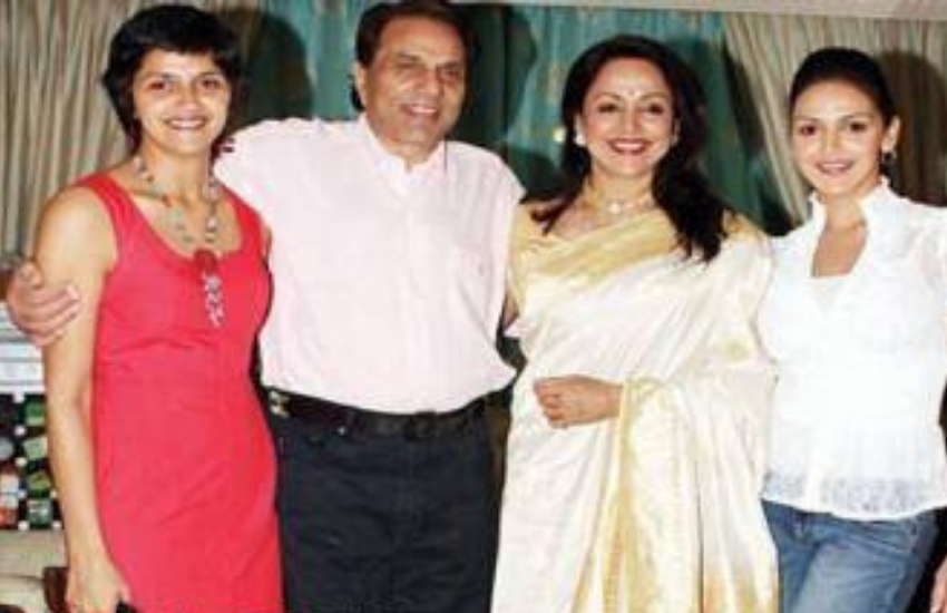 Isha Deol, Hema Malini, Dharmendra