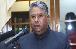 कोरोना ने मारा या सिस्टम ने? काग़ज़ी कार्रवाई में घंटों उलझाया, मेदांता की पार्किंग में कार में ही पूर्व राजनयिक की मौत