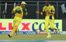 CSK vs KKR IPL 2021 MS Dhoni Lungi