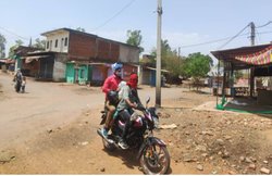 चुनाव के दौरान भी इस गांव ने पेश की नज़ीर, कोरोना को हराने के लिए खुद लगा लिया ‘लॉकडाउन’