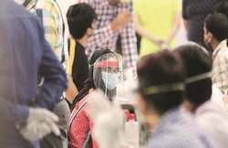 जज और सरकार के टॉप अधिकारी भी सोशल मीडिया पर मांग रहे मदद, जिन फोन नंबरों से उम्मीद, वे हो गए बंद