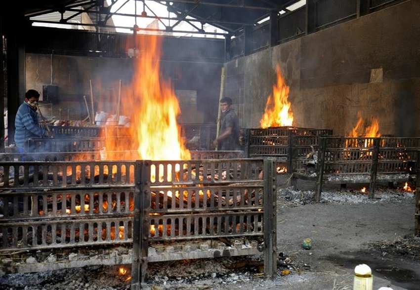 दिल्ली से मुंबई और लखनऊ तक कमोवेश ऐसा ही दर्दनाक मंजर नजर आ रहा है।