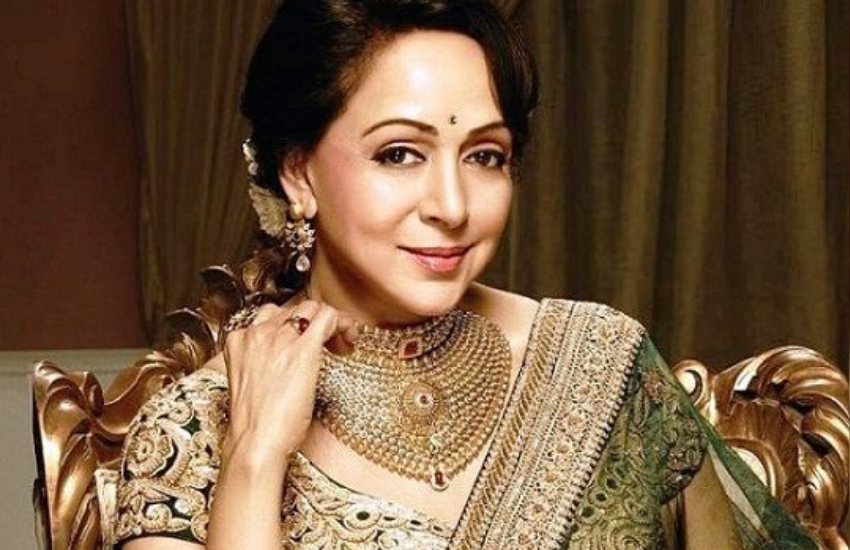 Isha Deol, Hema Malini, Dharmendra