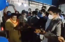 इंदौर में BJP नेताओं ने कराई ऑक्सीजन टैंकर की पूजा, VIDEO देख बोले लोग- ये कोरोना से मजाक कर रहे हैं