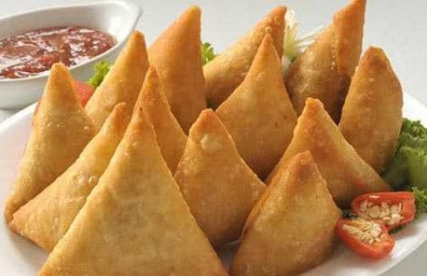 ऑयली चीजें या डीप फ्राइड चीजें आपके पाचन को कमजोर कर इम्युनितटी को भी वीक करती हैं।