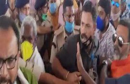 Jharkhand train, Nishikant Dubey, Pradeep Yadav, Dubey Yadav clash, Ranchi news, Jharkhand news, Uproar before the start of new train in Godda, MP MLA clashed before the inauguration of the train in Godda, MP and MLA clashed in Godda, before the train started in Godda,गोड्डा में नई ट्रेन के शुरू होने से पहले हंगामा, गोड्डा में ट्रेन के उद्घाटन से पहले भिड़े सांसद विधायक, गोड्डा में सांसद और विधायक भिड़े, गोड्डा में ट्रेन शुरू होने से पहले भिड़ंत,Hindi News, News in Hindi, jansatta