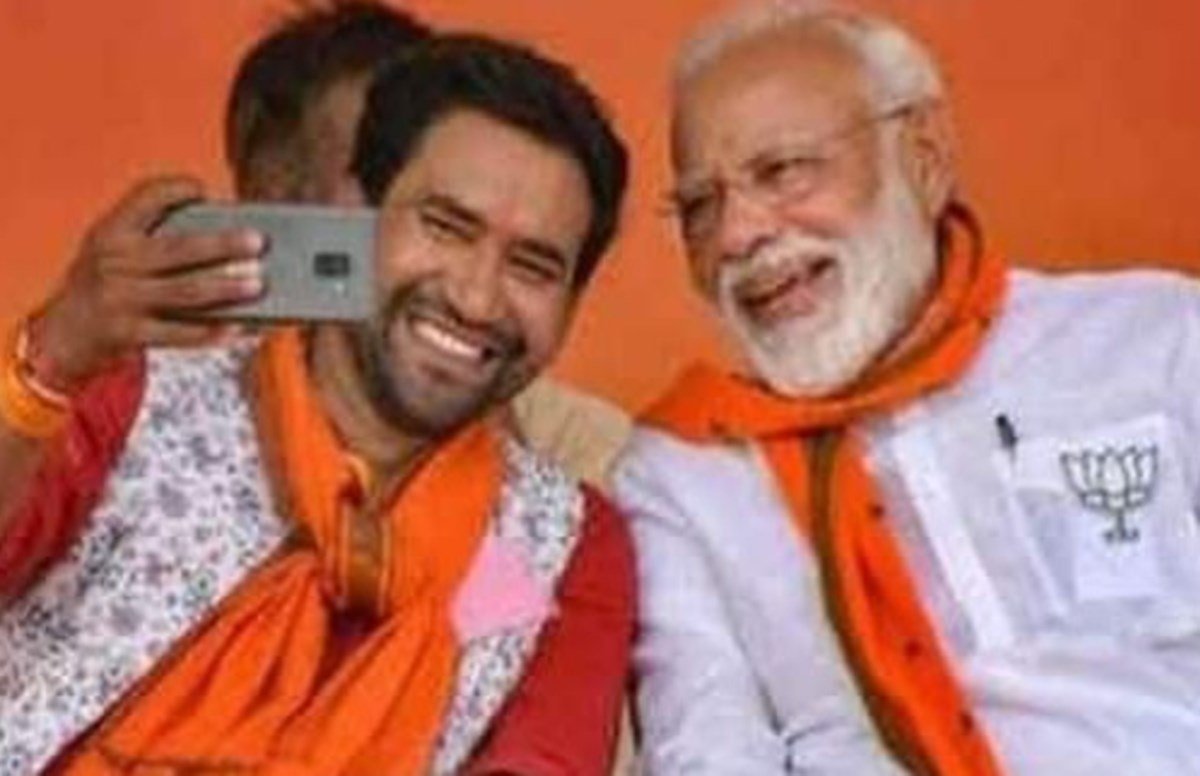 Dinesh Lal Yadav, Nirahua , Bhojpuri Superstar Nirahua, निरहुआ, दिनेश लाल यादव निरहुआ. PM Narendra Modi,