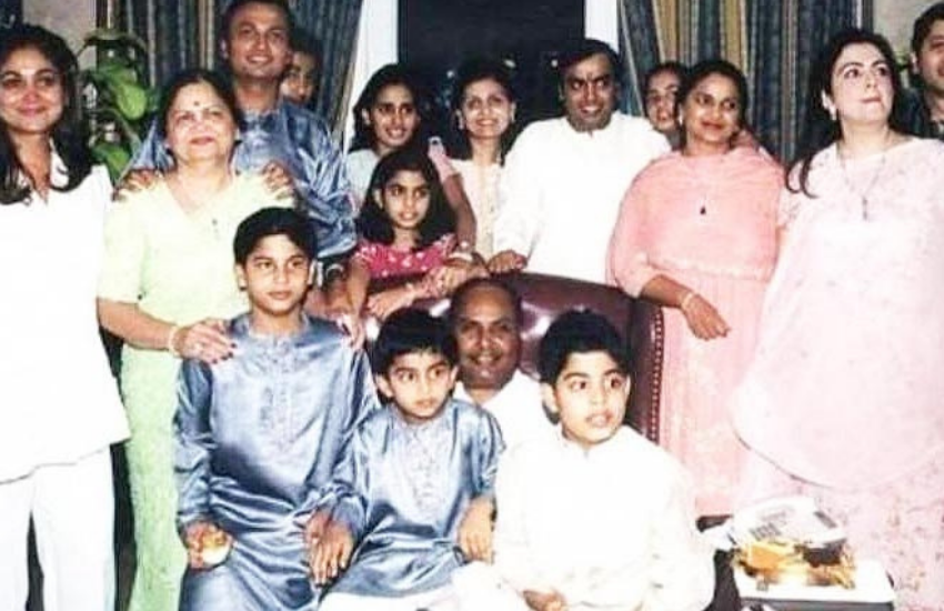 Neeta Ambani, Mukesh Ambani, Isha Ambani Piramal, Akash Ambani, Anant Ambani, Shloka Mehta