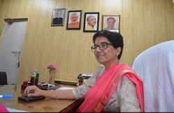 पैनलिस्ट ने प्रज्ञा ठाकुर को बताया आतंकी तो बोले रिटा. ले. जनरल, ये केवल भौंकने आते हैं, बंद करो इनका माइक