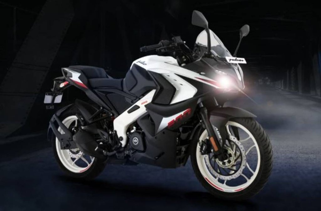 बाइक के इंजन में कोई बदलाव नहीं हुआ है। फोटो: BajajAuto Website