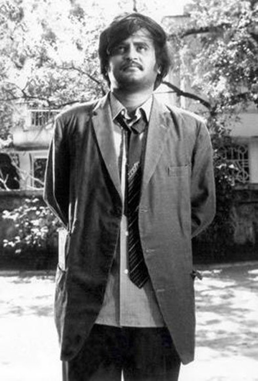 मेहुल कुमार ने बताया था कि फिल्म में इंस्पेक्टर शिवाजी राव वागले के किरदार के लिए पहले वह रजनीकांत के पास गए थे। रजनीकांत को वो रोल काफी पसंद आया। 